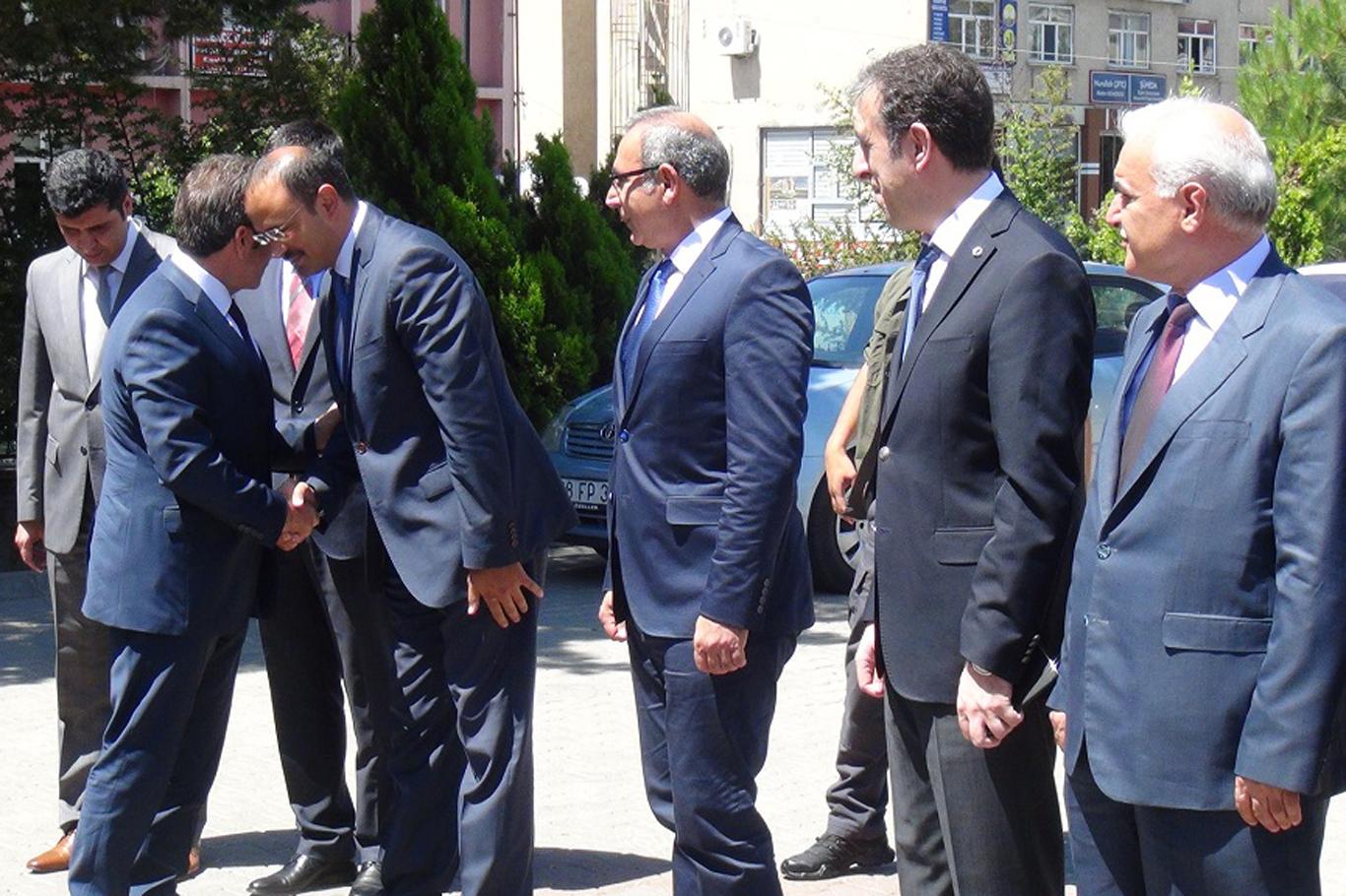 Bingöl Valiliğine atanan Ali Mantı göreve başladı Bingöl Valiliğine atanan Ali Mantı göreve başladı